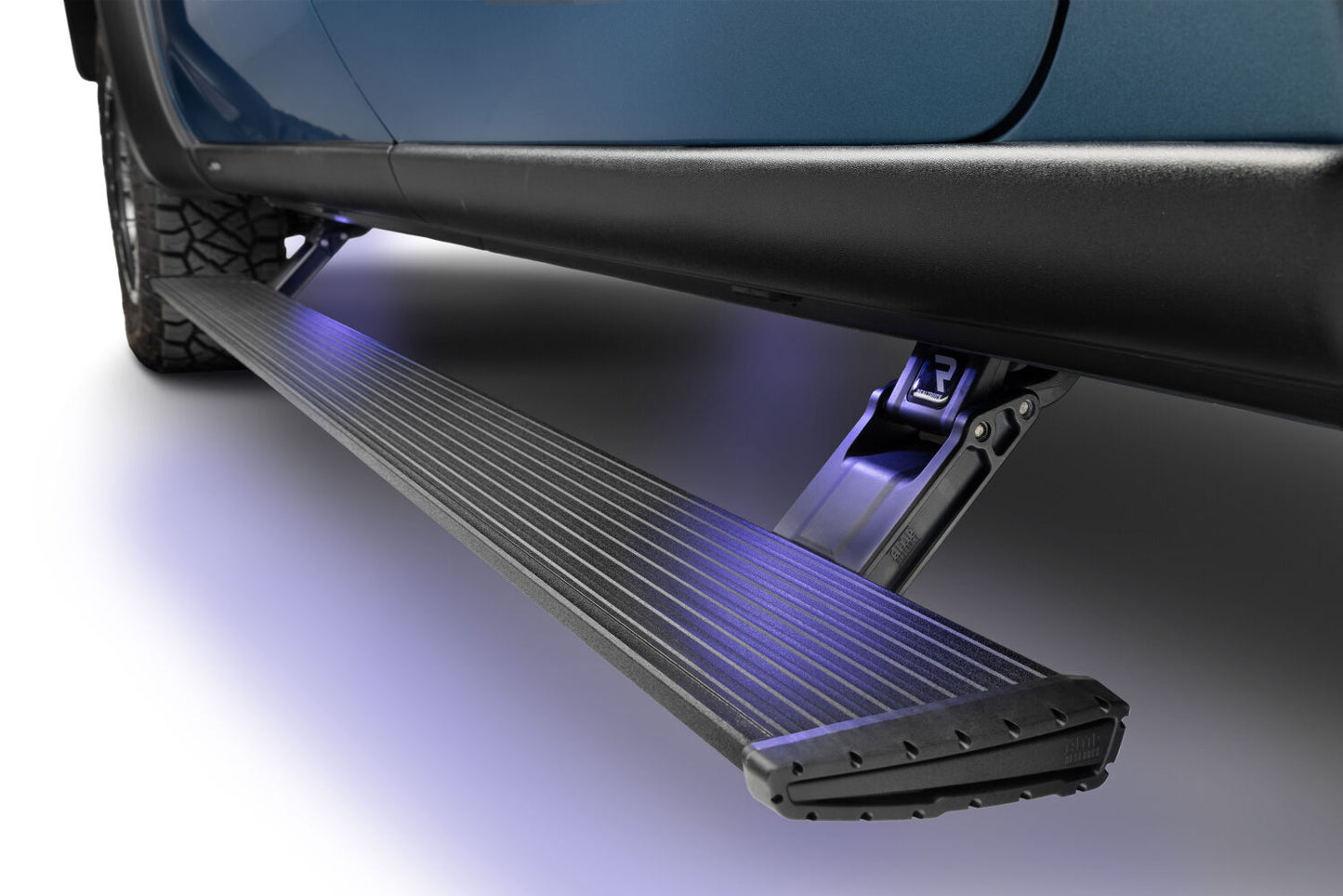 AMPRT-powerstep-xtreme-2024-gmc-sierra-1500-10-78255-01A-ov-175.jpg
