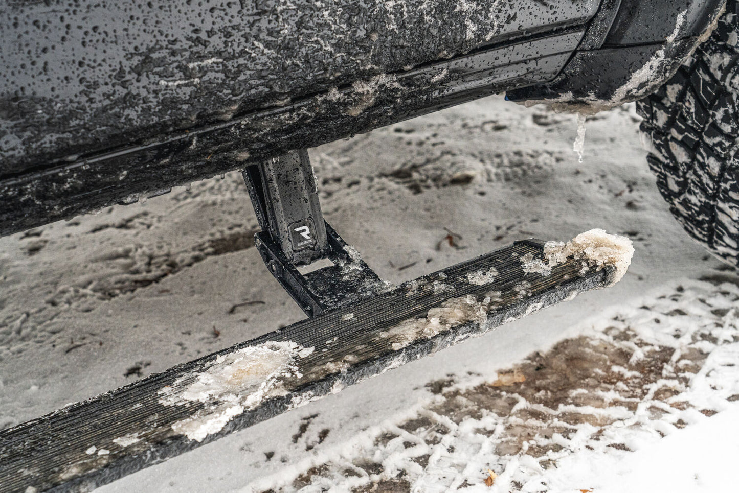 AMPamp-powerstep-xtreme-2022-ram-1500-trx-blue-winter-lifestyle-04.jpg