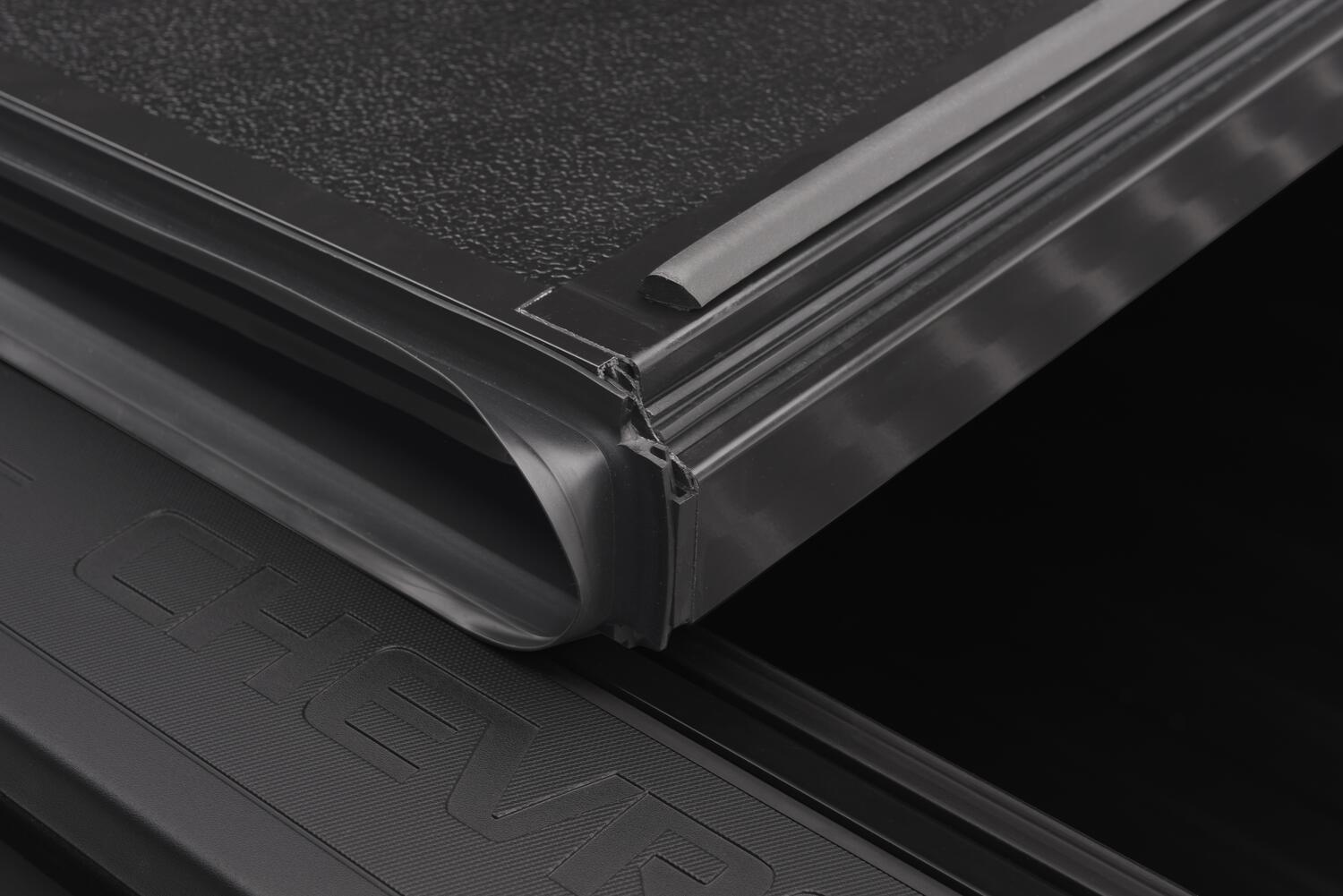 BK_BAKFlip_G2_Silverado_CoverHinge.jpg