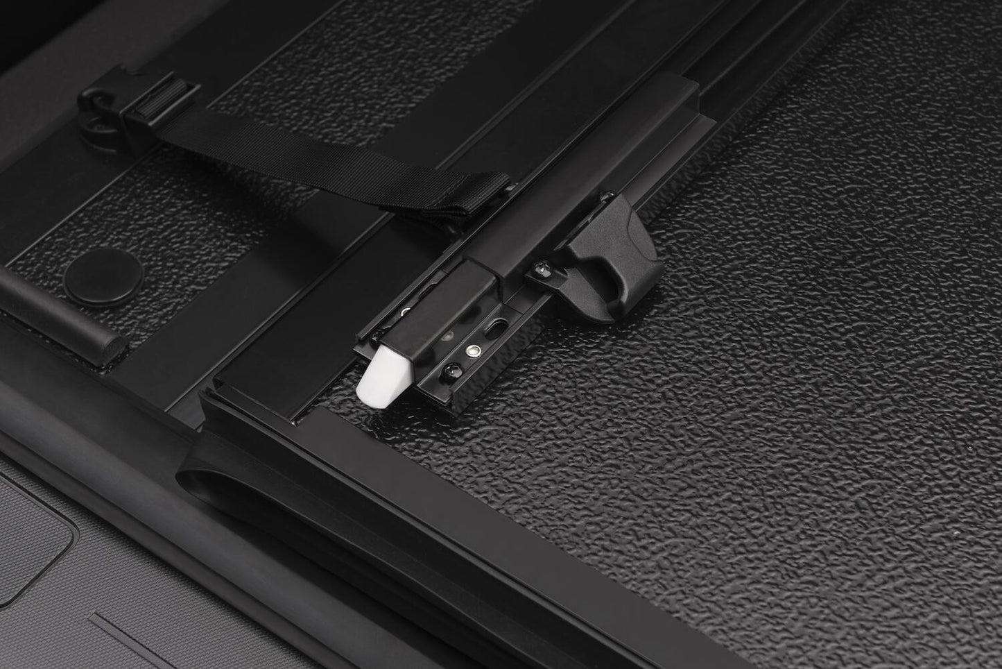 BK_BAKFlip_G2_Silverado_Latch.jpg
