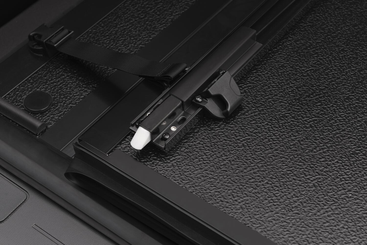 BK_BAKFlip_G2_Silverado_Latch.jpg