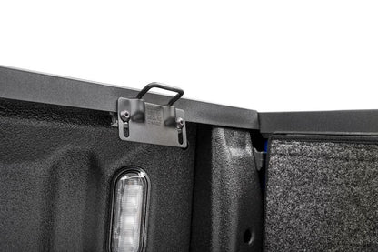 EX_Solid_Fold_ALX_22-F150_Detail_Auto_Lock_02.jpg