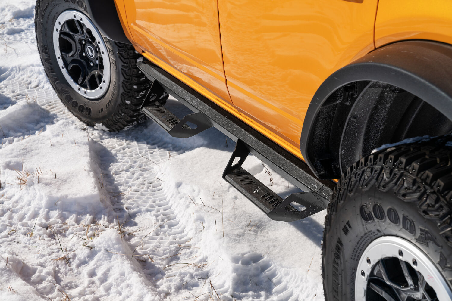 NFBn-fab-predator-pro-2022-ford-bronco-PRF2172B-orange-snow-lifestyle-04.jpg