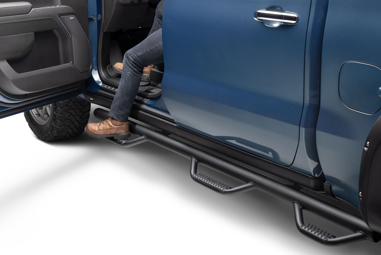 NFBnfabw2w-nerf-bars-textured-2024-gmc-sierra-1500-NFB-C1996CC-6-TX-ov-019-2.jpg