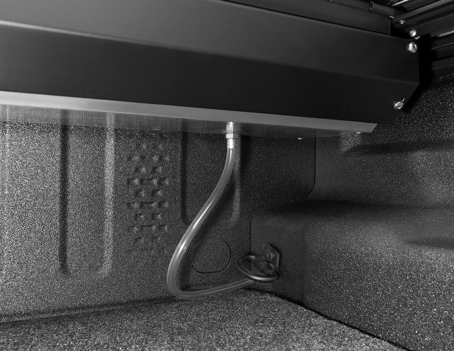 RNL_M-Series_Jeep-Gladiator_Details_02Drain-Tube.jpg