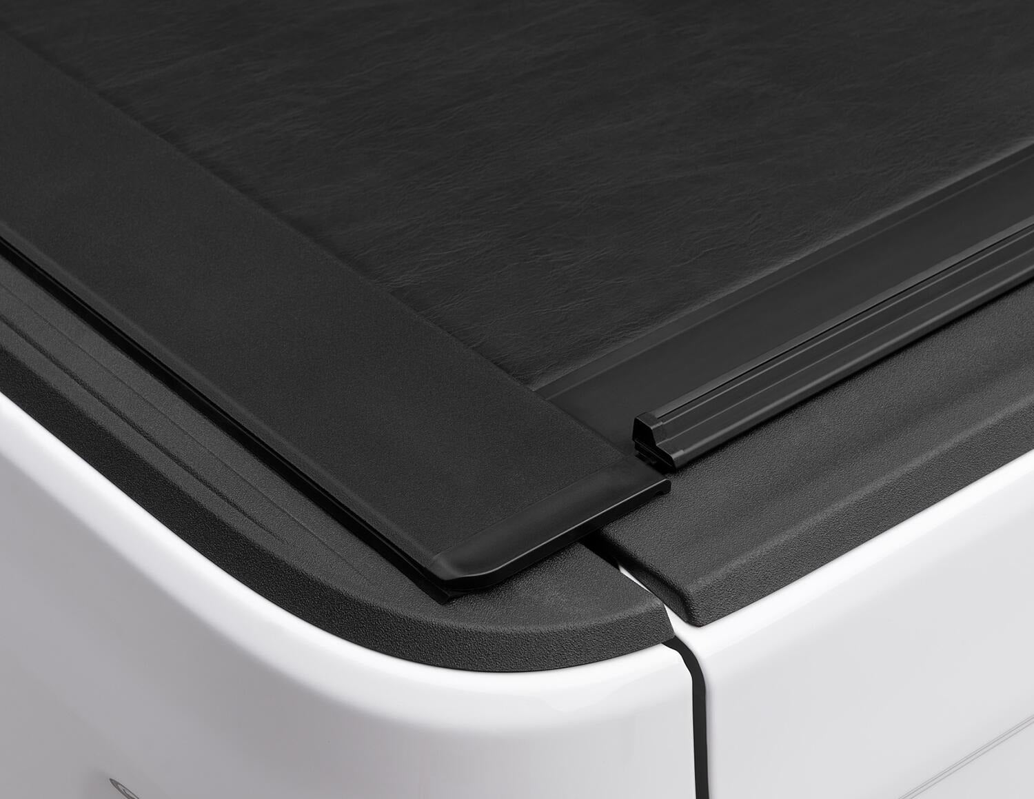 RNL_M-Series_Jeep-Gladiator_Details_07CoverMaterial.jpg