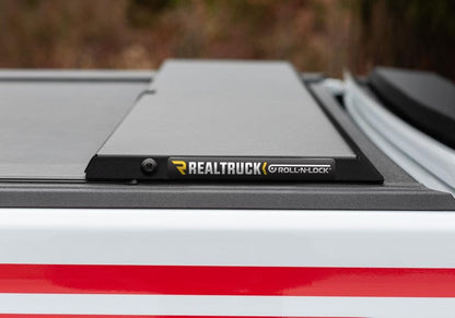 RNLroll-n-lock-m-series-2019-jeep-gladiator-white-red-lifestyle-03.jpg