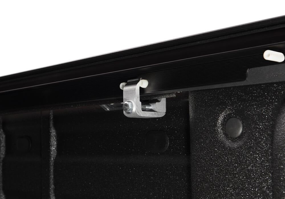 RX_OneMX_GMC-Canyon17_Details_05Clamp.jpg