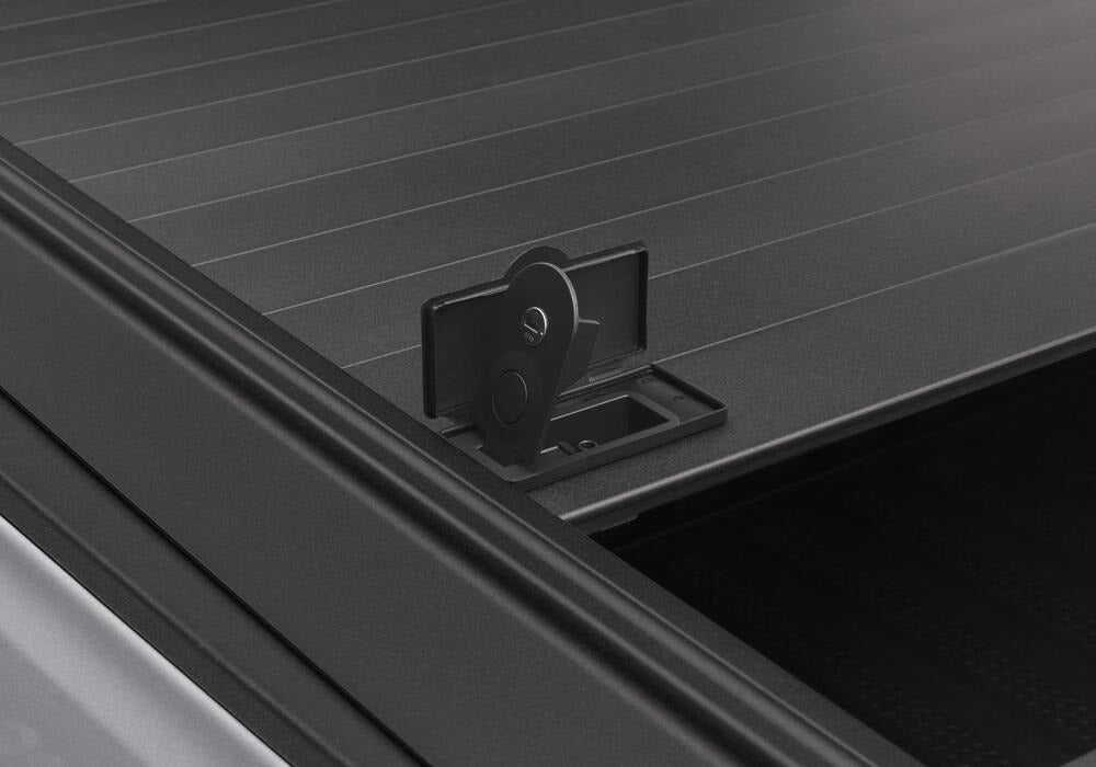 RX_OneMX_Ridgeline_Silver_Details_01KeyLock.jpg
