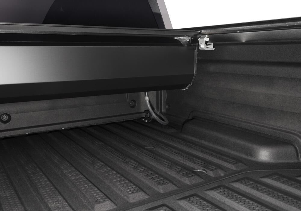 RX_OneMX_Ridgeline_Silver_Details_02Canister.jpg