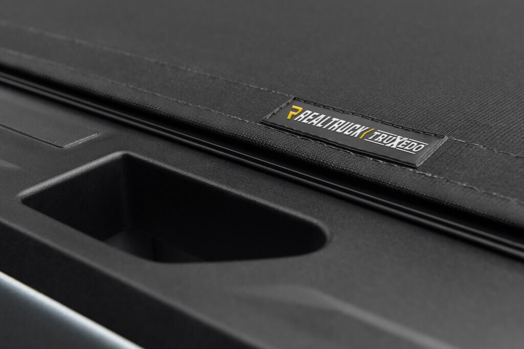 TRXTX_ProX15_20GMC_Sierra_Details_05Badge_RT.jpg