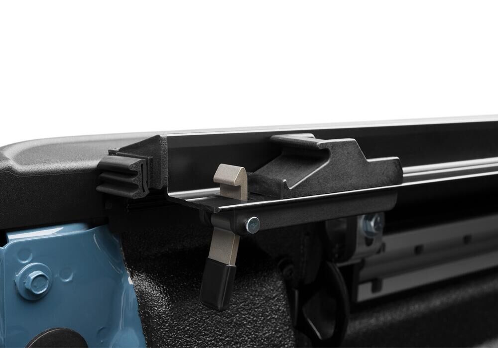 TRXTX_ProX15_22Ford-Maverick_Profile_Details_02Trigger-Latch.jpg