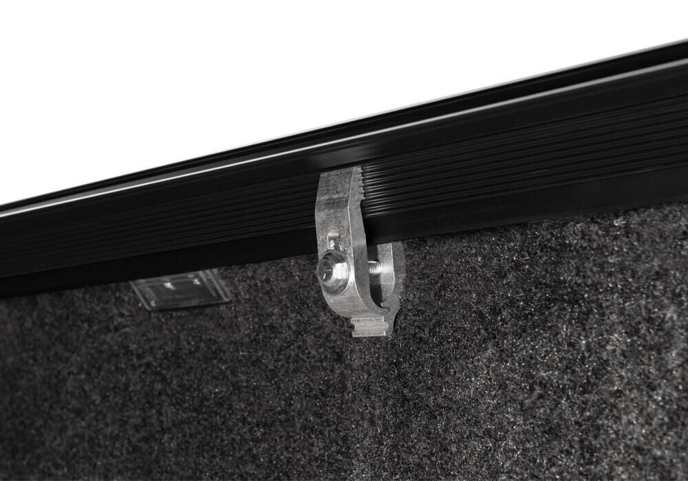 TRXTX_SentryCT_GMC-Sierra16-Red_Details_01Clamp.jpg