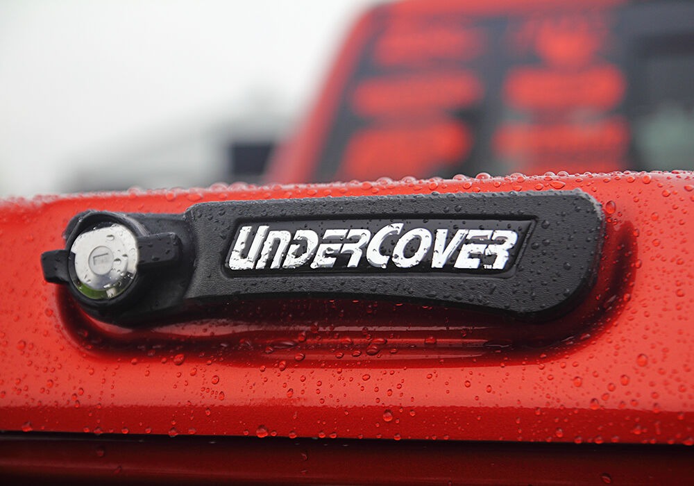 UNDUC_EliteLX_Detail_Badge.jpg