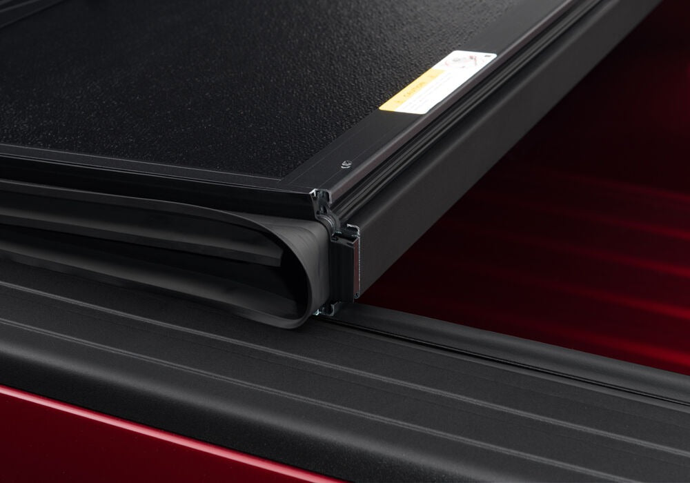 UNDUC_Flex_Dodge-Ram-2019_Red_Details-04Hinge.jpg