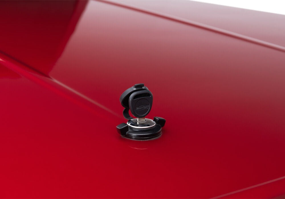UNDUC_LUX_19Chevy-Silverado_Details_07Key-in-lock.jpg