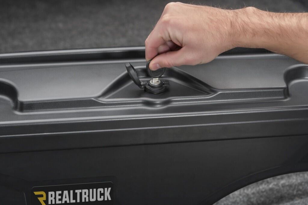 UNDUC_SwingCase_Details_Lock_RT.jpg