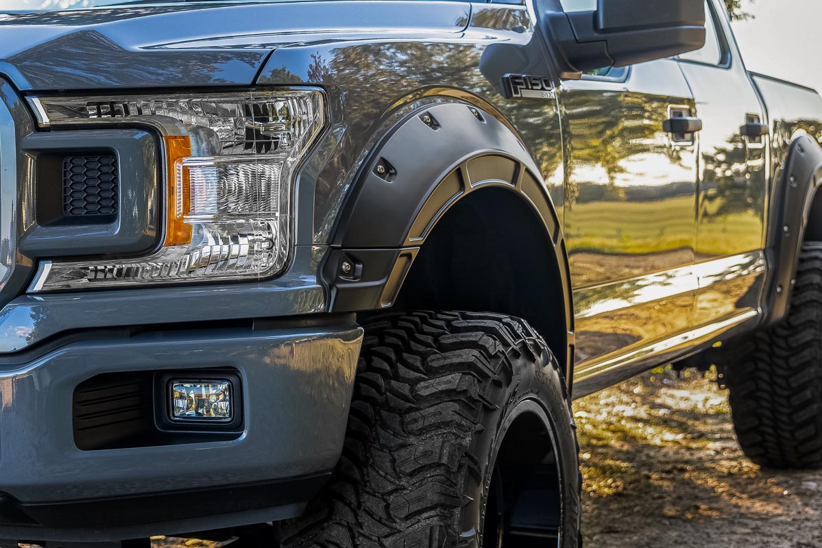 devans_truck_tighter_crop-3_1.jpg