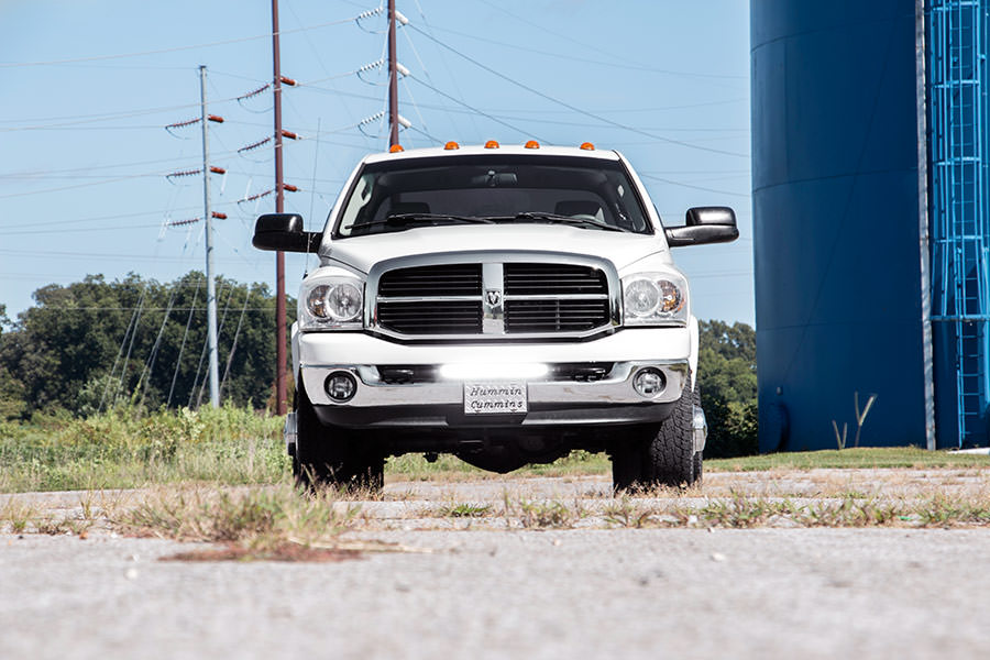lights-20-inch-dodge-mounts_70568-white-ram-3500-front_1.jpg