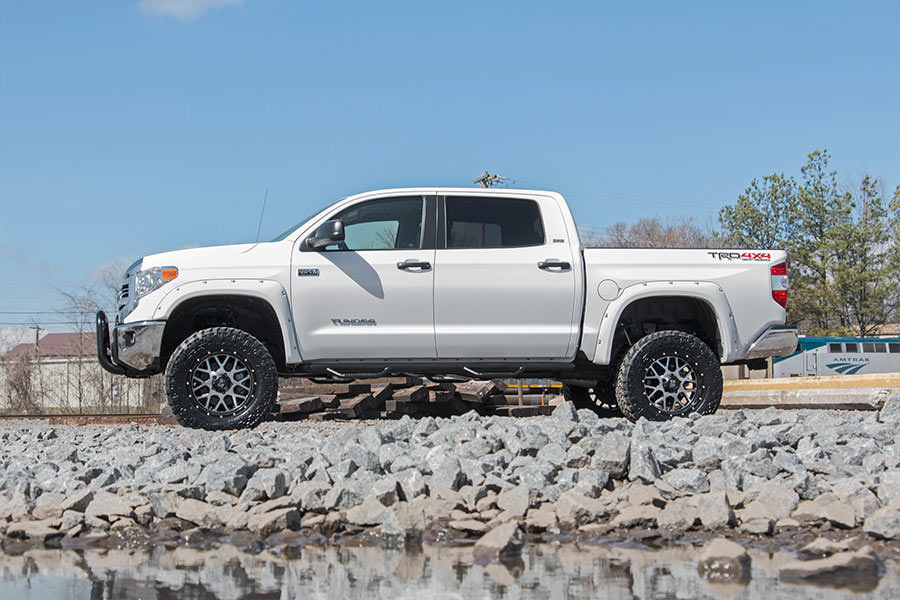toyota-16-tundra-white-profile-trains-773n2.jpg